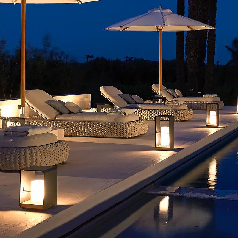 Lanterne extérieure noire à cadre rectangulaire étanche